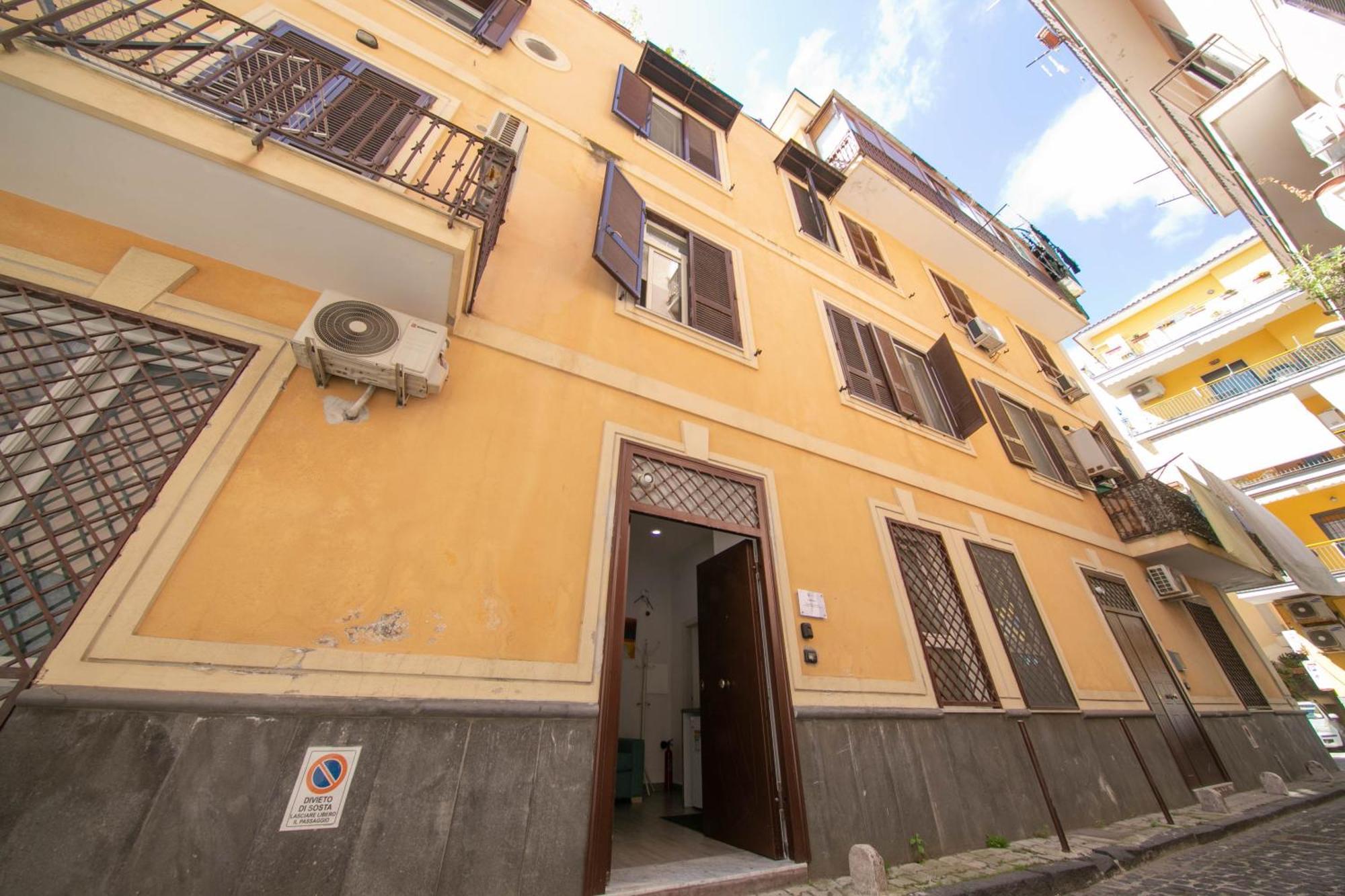 Casa Vacanze Alma B&B Grazioso Appartamento Sul Lungomare Di Pozzuoli A 300Mt Dal Centro E Dal Rione Terra By Movery ภายนอก รูปภาพ