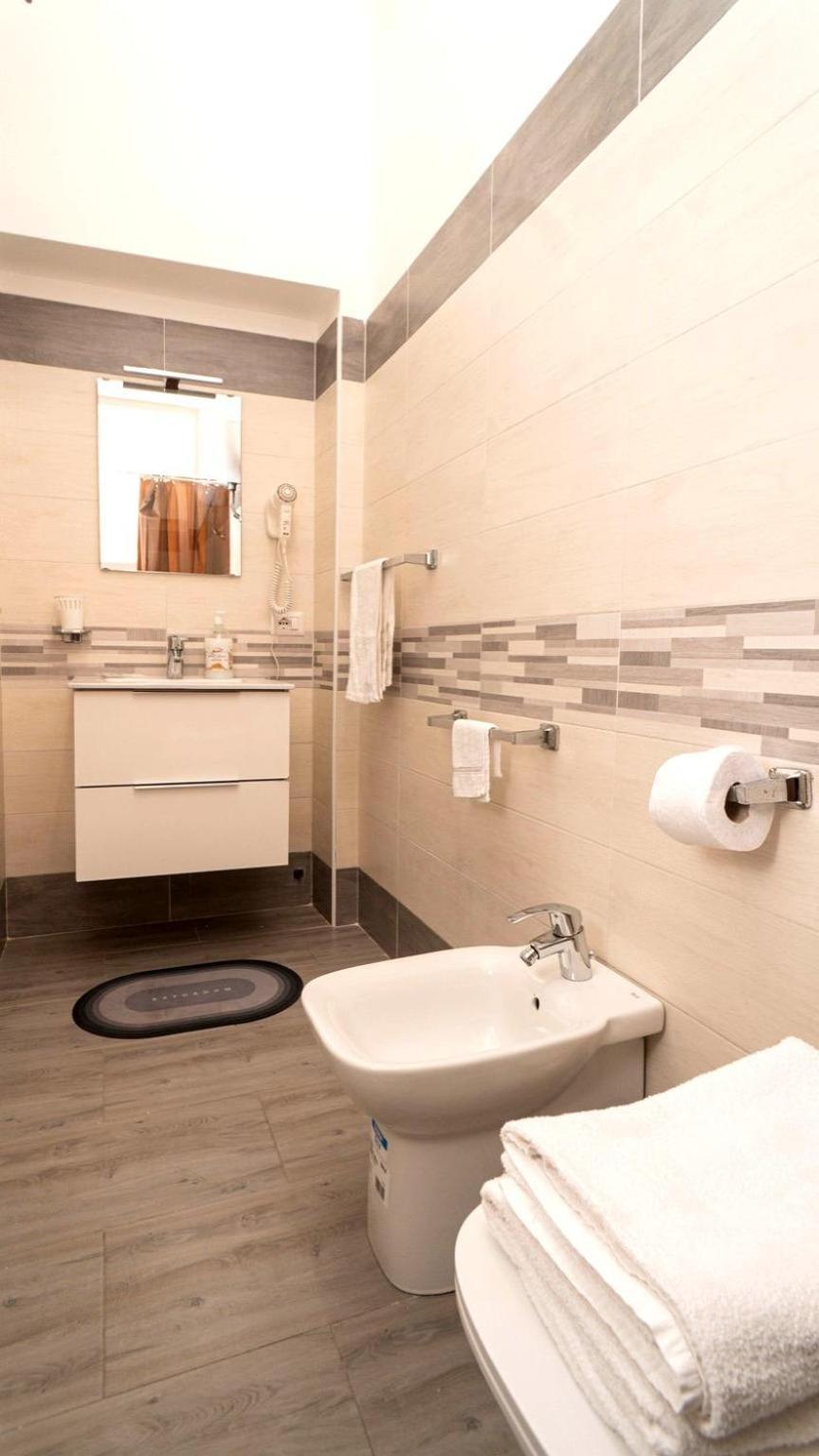 Casa Vacanze Alma B&B Grazioso Appartamento Sul Lungomare Di Pozzuoli A 300Mt Dal Centro E Dal Rione Terra By Movery ภายนอก รูปภาพ